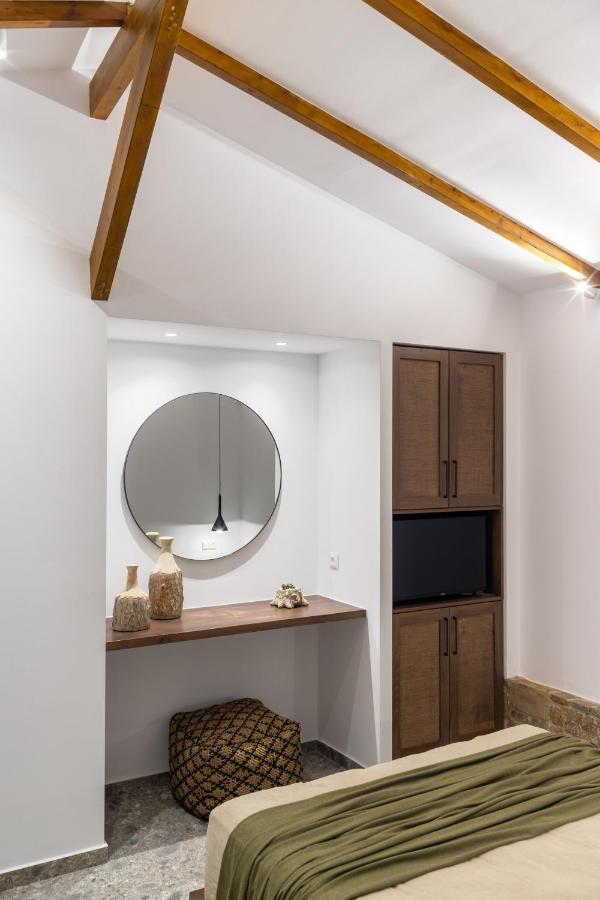 Wave, An Idyllic Seafront Suite By Nirousuites Kokkini Hani Exteriör bild